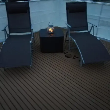 Hausboot Auf Der Mosel *