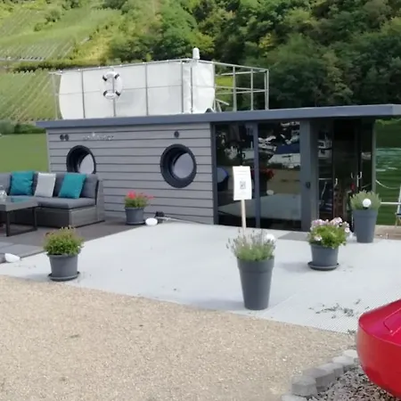 Hausboot Auf Der Mosel