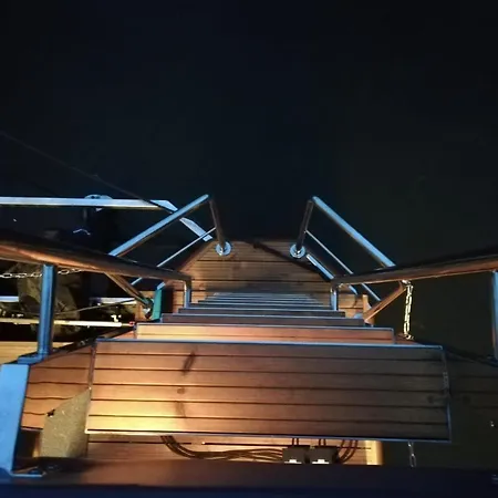 Hausboot Auf Der Mosel Polich