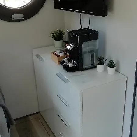 Hausboot Auf Der Mosel Polich