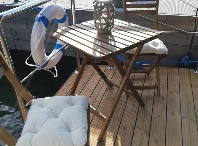 Hausboot Auf Der Mosel Botel Polich