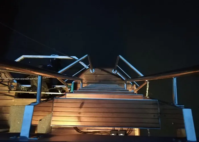 Hausboot Auf Der Mosel Polich