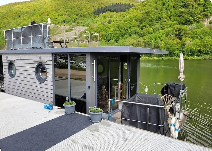 Hausboot Auf Der Mosel